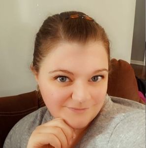 Meet your Posher, Holly